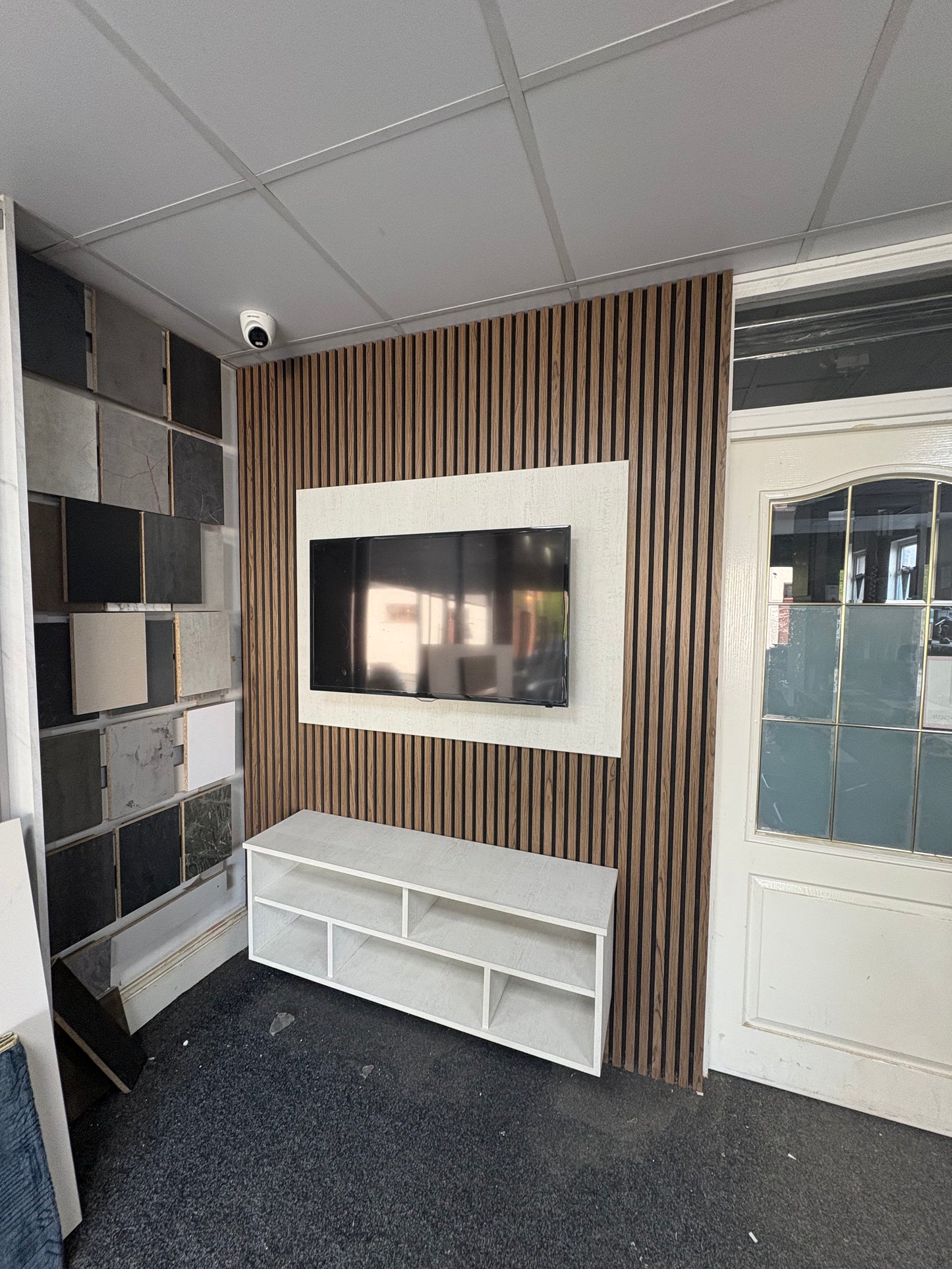 Media wall package 5 (2.4m)