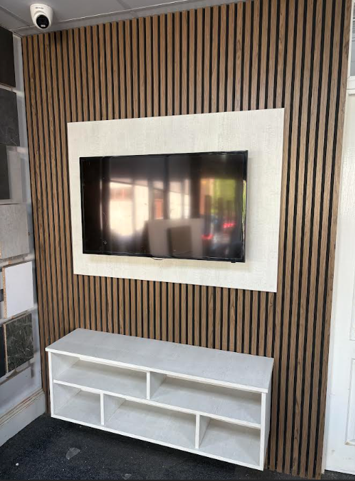 Media wall package 5 (2.4m)